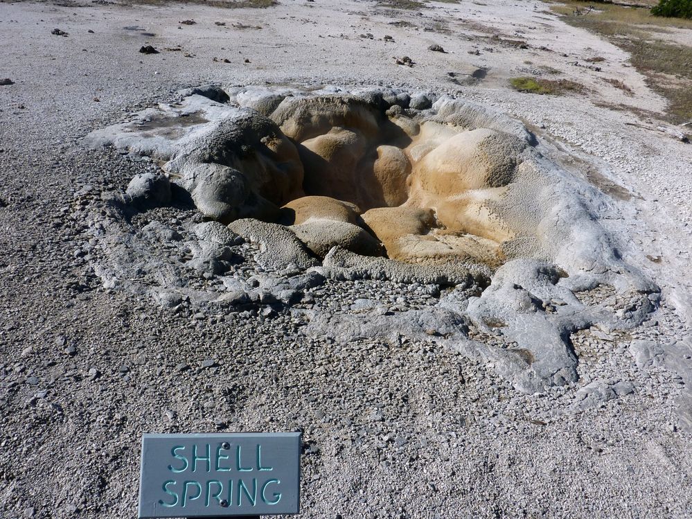 Yellowstone Biscuit basin (35).JPG